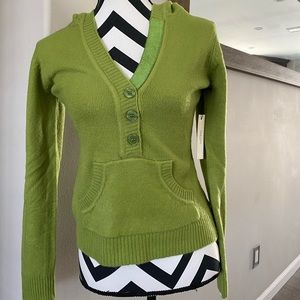 Vertigo Paris Women’s Green Sweater sz Large